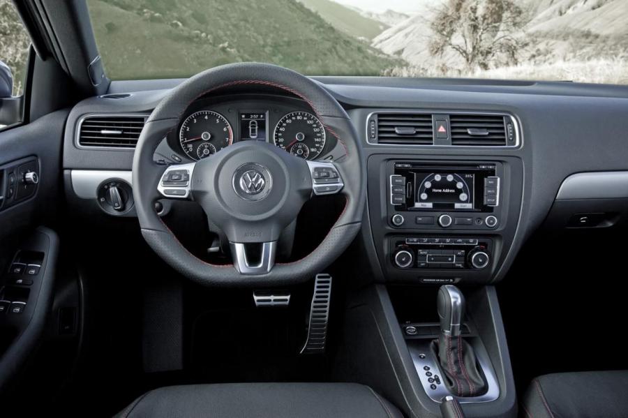  Volkswagen Jetta GLI 2011 года  (фото 2 из 15)